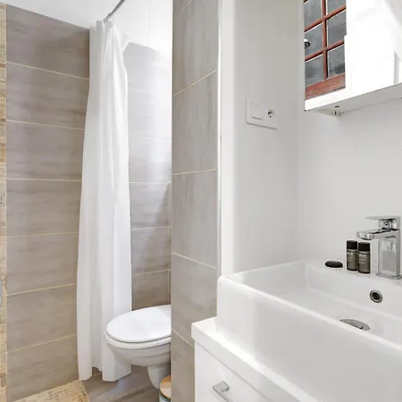 Luminous In Le Marais Apartment